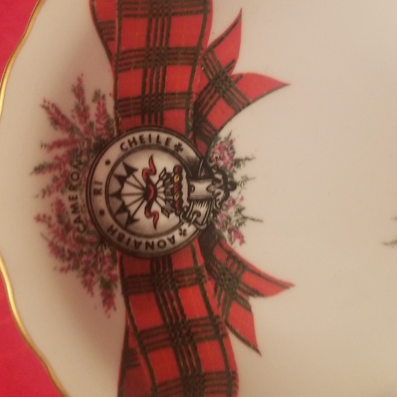 XP⚡Royal Grafton Cameron Red & Black Tartan & Crest w Heather Flowers - Picture 2 of 4